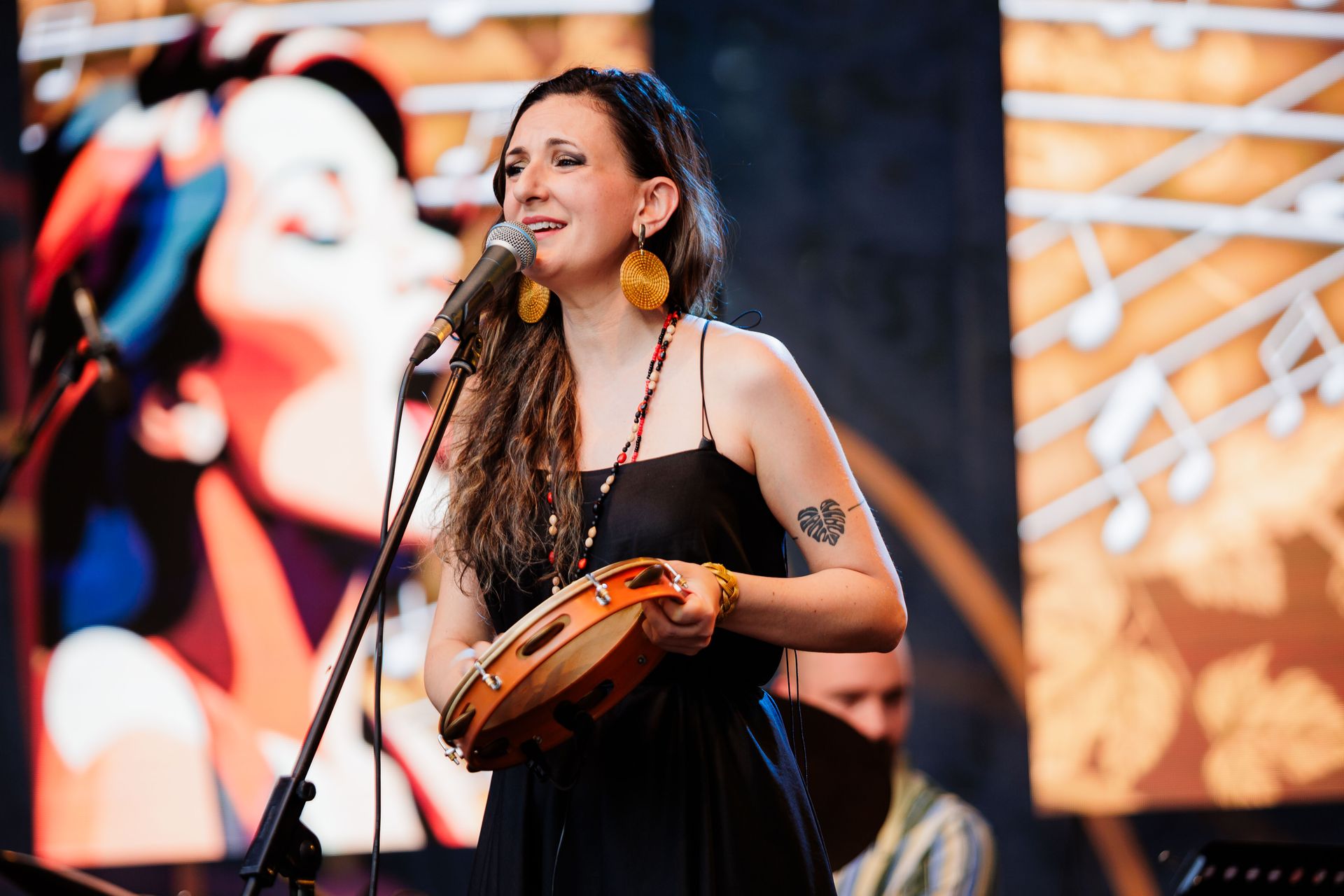 Mara Halunga singing on stage